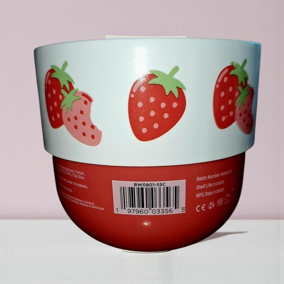 South Beach Strawberry Exfoliating Body Scrub - Picture 3 of 3